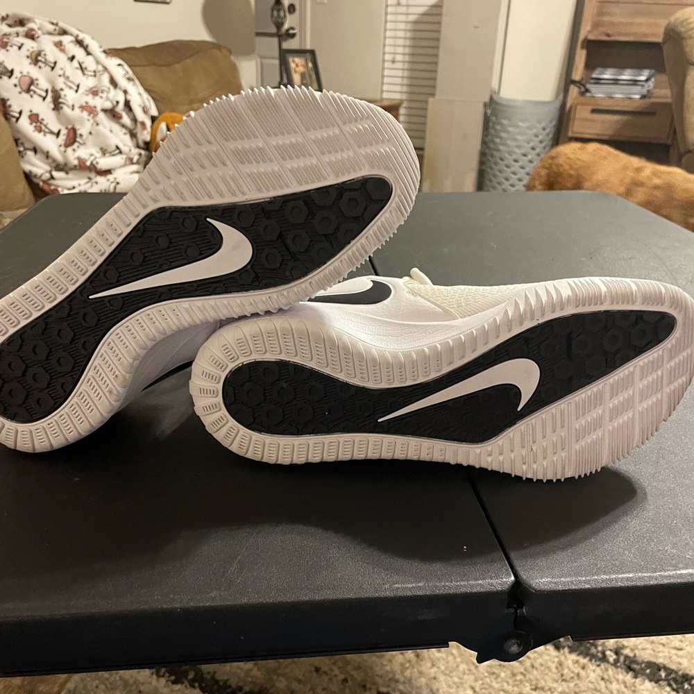 Nike White Volleyball shoes - Picture 3 of 7